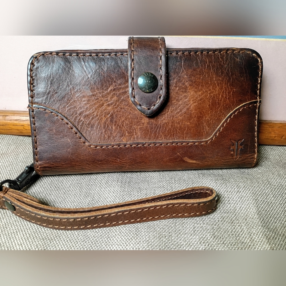 FRYE Genuine Leather Wristlet Wallet w/Multiple Pockets & Pouches